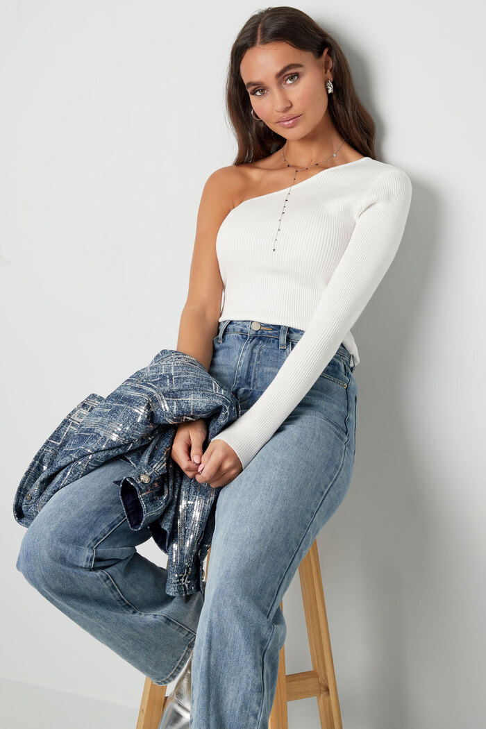 Warm knitted one-shoulder top - white Picture2